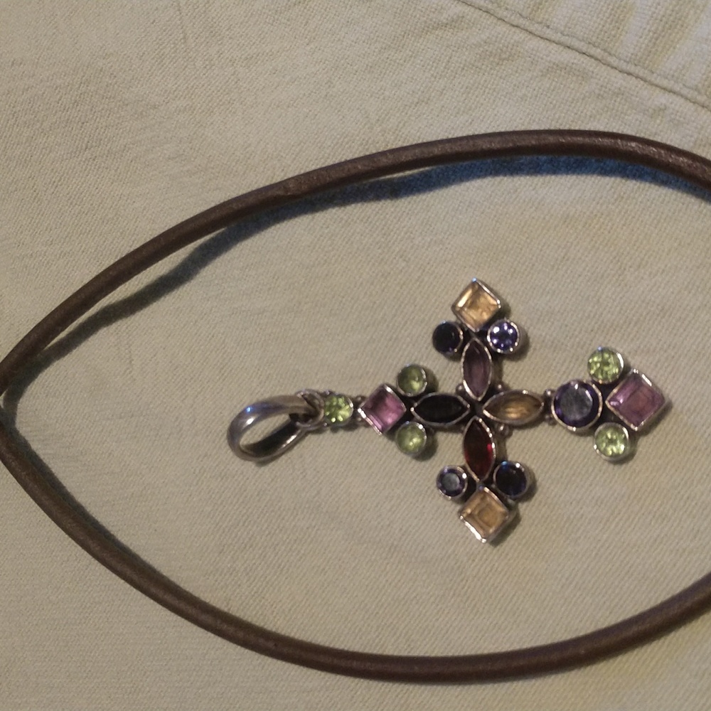 Gemstone cross necklace - Picture 12 of 16
